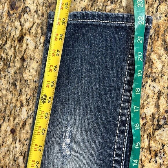 Miss Me Signature Embroidered Distressed Cuffed Denim Capri Size 25 - Picture 7 of 8